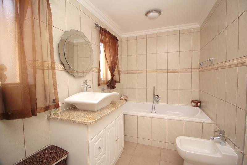 5 Bedroom Property for Sale in Fraaiuitsig Western Cape